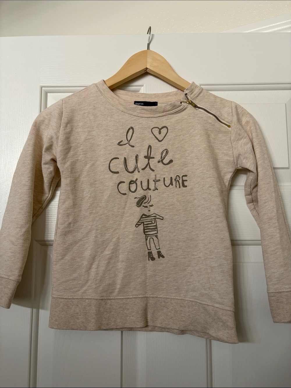 GAP Cream Long Sleeve Tee with Gray Graphic and Gold Shoulder Zip